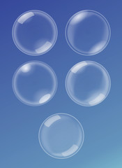 Witte zeepbellen op een blauwe achtergrond