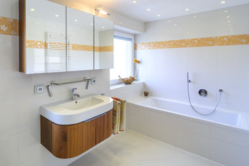 freundliches Badezimmer 