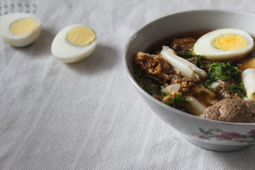 Paste of rice flour with a boiled egg for breakfast, light meals and good enough calories daily is not high.