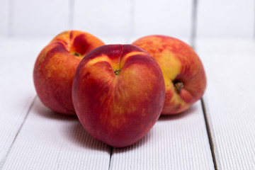 peaches (Prunus persica subs nectarina)