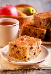 Pear and apple cake with raisin