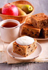 Pear and apple cake with raisin