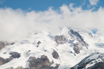 Fototapeta na wymiar snowy alps