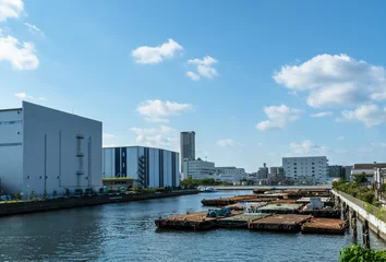Cercles muraux Canal 横浜港の風景　運河と青空２