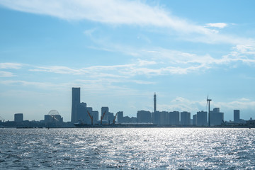 Fototapeta na wymiar 横浜港の風景　みなとみらいのスカイライン３