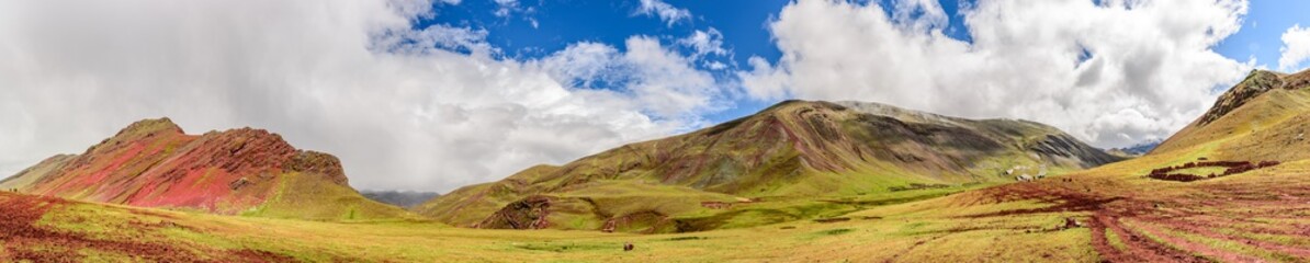 Fototapeta na wymiar Vinicunca or Rainbow Mountain,Pitumarca, Peru