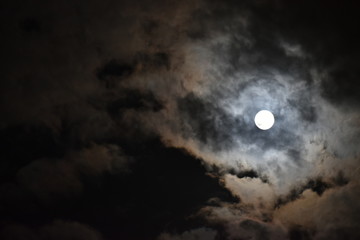 Obraz na płótnie Canvas moon, night, sky, full moon, dark, clouds, cloudy