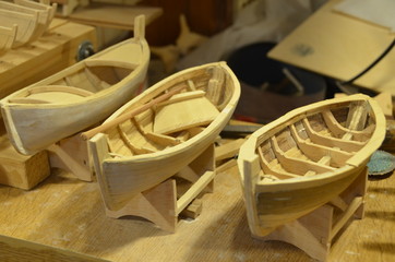 Modellini di barche da pesca in legno