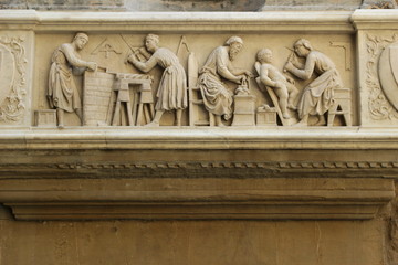 Sculpture at the wall of the Chiesa di Orsanmichele in Firenze