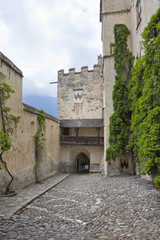 Südtirol- Impressionen, Schloss Churburg im Vinschgau (Innenhof)