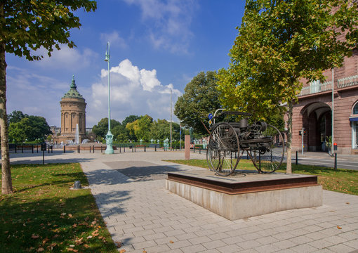 Carl-Benz-Denkmal in Mannheim