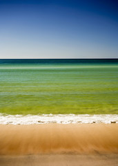 Fototapeta na wymiar Gulf sand and water
