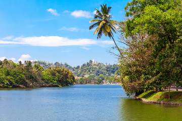 Fototapeta na wymiar Kandy Lake, Sri Lanka