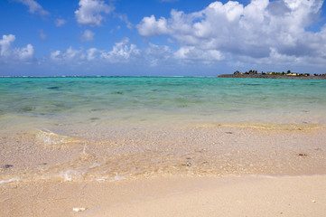 グアム　眼下に広がるコバルトブルーの海