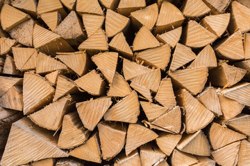 Holz auf Stapel - Brennholz 