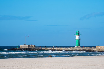 Mole an der Ostseeküste in Warnemünde