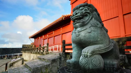 Papier Peint photo Lavable Japon Shisa lion stone at Hoshimmon gate, Shuri Castle.