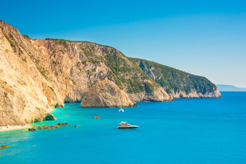 Fototapeta na wymiar Coastline in greece 