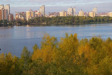 Obraz premium Kiev, the Dnieper river on a sunny autumn day