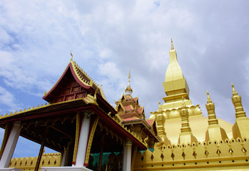 Fototapeta na wymiar golden pagoda in laos.