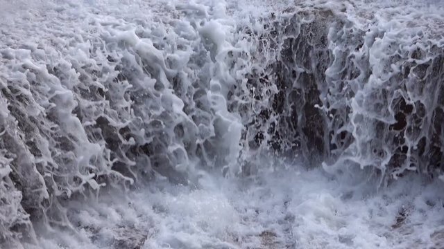 Lechfall mit Stauwehr bei F&uuml;ssen, Bergbach, Bauwerk, Schwaben, Allg&auml;u, 4K