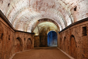Lucca tunnel - obrazy, fototapety, plakaty