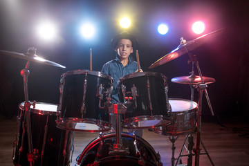 Obraz na płótnie Canvas Drummer playing the drums with smoke
