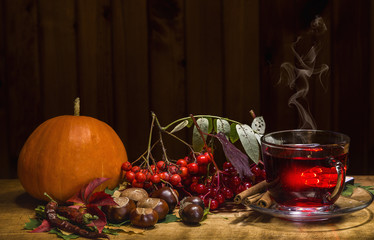 Fototapeta na wymiar Autumn fruits and tea