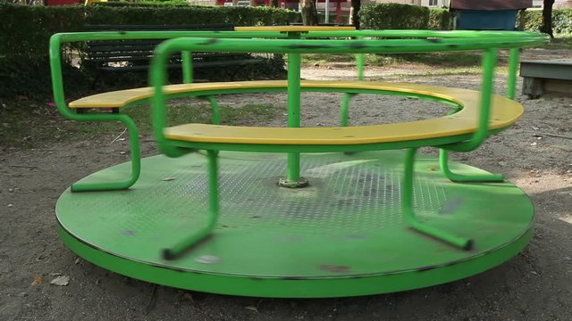 Giostra in movimento al parco