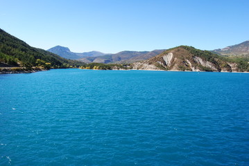 Fototapeta na wymiar lac de Castillon