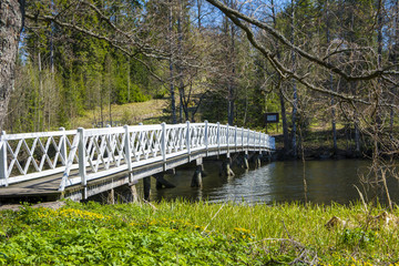 Fototapeta premium Wooden bridge in Mustio park