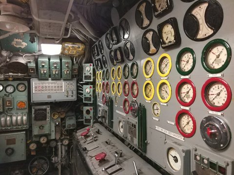 Sala de m&aacute;quinas submarino