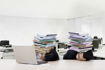 Obraz na płótnie Canvas Stressed business people sleep with paperwork