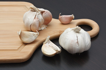 garlic on  kitchen cutting board