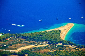 Photo sur Plexiglas Plage de la Corne d'Or, Brac, Croatie Vue aérienne de la plage de Zlatni rat