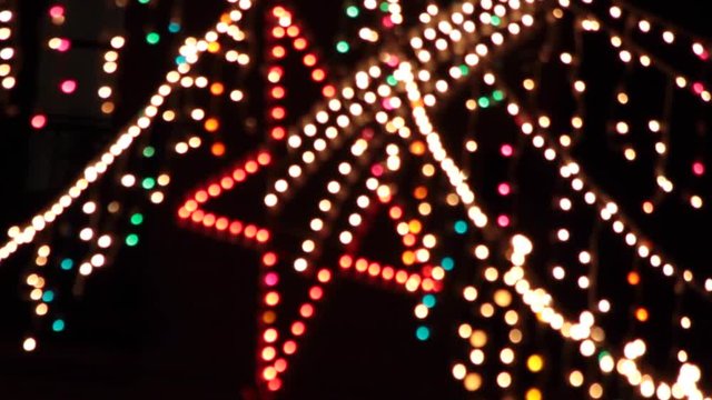 Luces de colores de Navidad con Estrella de Belen   borrosas y moviendose ligeramente