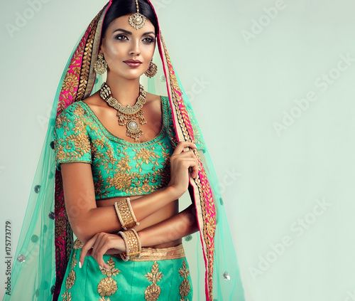 Portrait Of Beautiful Indian Girl Young Hindu Woman Model With Kundan Jewelry Set Traditional Portrait Of Beautiful Indian Girl Young Hindu Woman Model With Kundan Jewelry Set Traditional