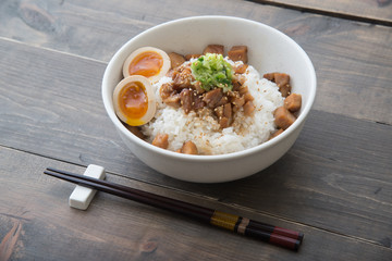 japanese grilled pork rice bowl