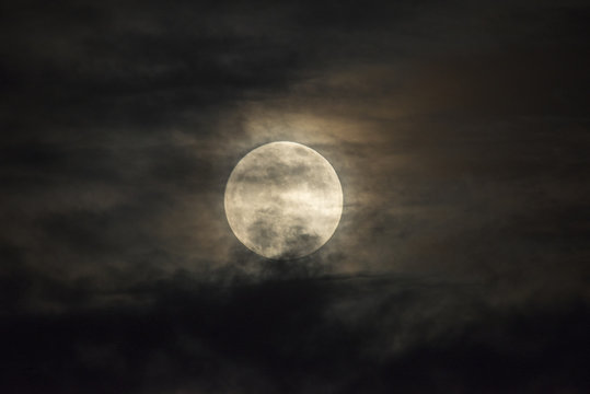 Full moon and clouds at night © chamnan phanthong
