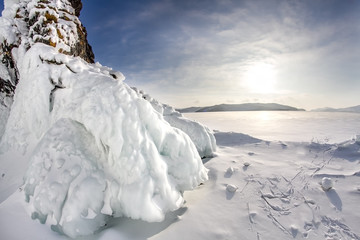 Fototapeta na wymiar Ice on the Baikal rocks