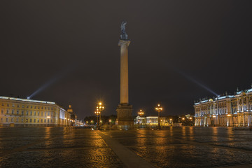 Fototapeta premium Санкт-Петербург. Дворцовая площадь. Александрийская колонна, ночь