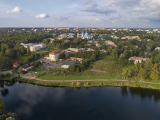 Fototapeta na wymiar Гатчина, пригород Санкт-Петербурга, вид со стороны Черного озера