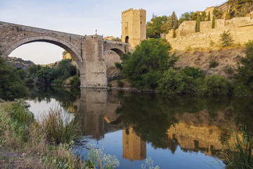 Fototapeta na wymiar Alcantara Bridge in Toledo