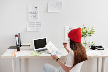 Freelancer woman working at the desk