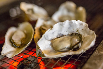 牡蠣炭焼き のストック写真 ロイヤリティフリーの画像 ベクター