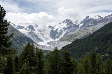 Fototapeta na wymiar Schweiz - Bernina