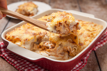 Tomato and ground beef lasagne rolls