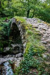 Le pont du Parayre sur le ruisseau d'Audiernes à Peyrusse-le-Roc