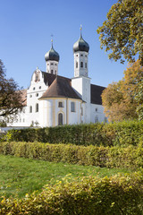 Kloster Benediktbeuern, Bayern, im Herbst