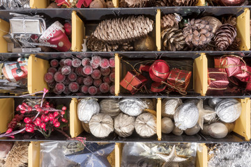 Weihnachtsdekoration aufgeräumt